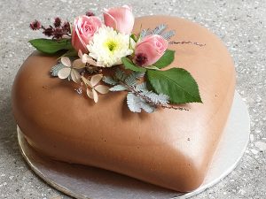 chocolate hazelnut mousse love heart cake