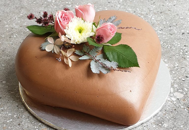 chocolate hazelnut mousse love heart cake