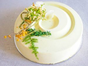 Lemon curd cake