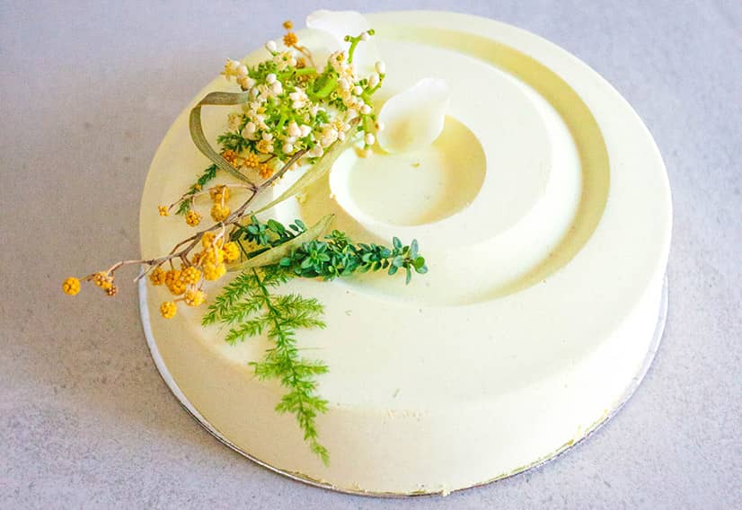 Lemon curd cake