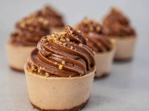 Mini chocolate cream cups