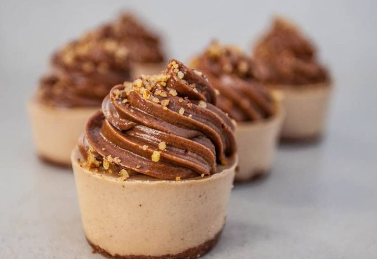 Mini chocolate cream cups