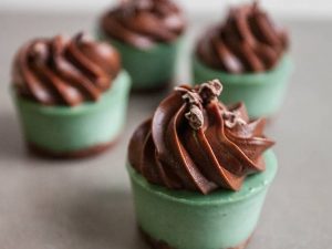 Mini chocolate peppermint cream cupsakes