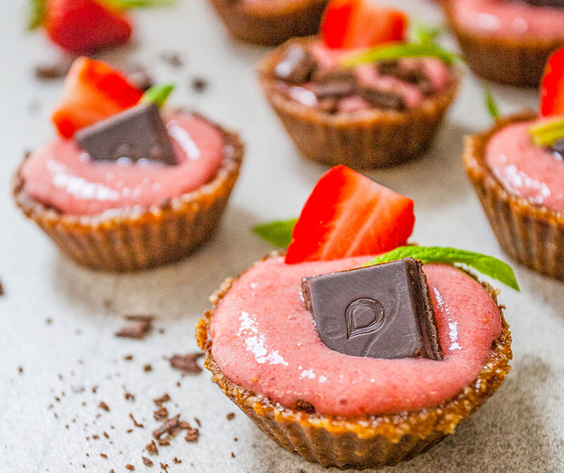 Strawberry cream mini tarts