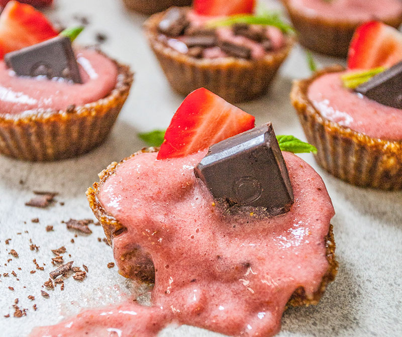 Strawberry cream mini tarts