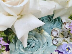 Natural & Piped Flowers Natural & Piped Flowers