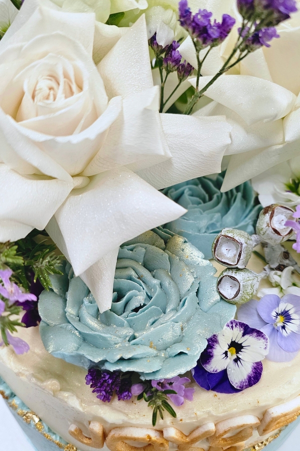 Natural & Piped Flowers